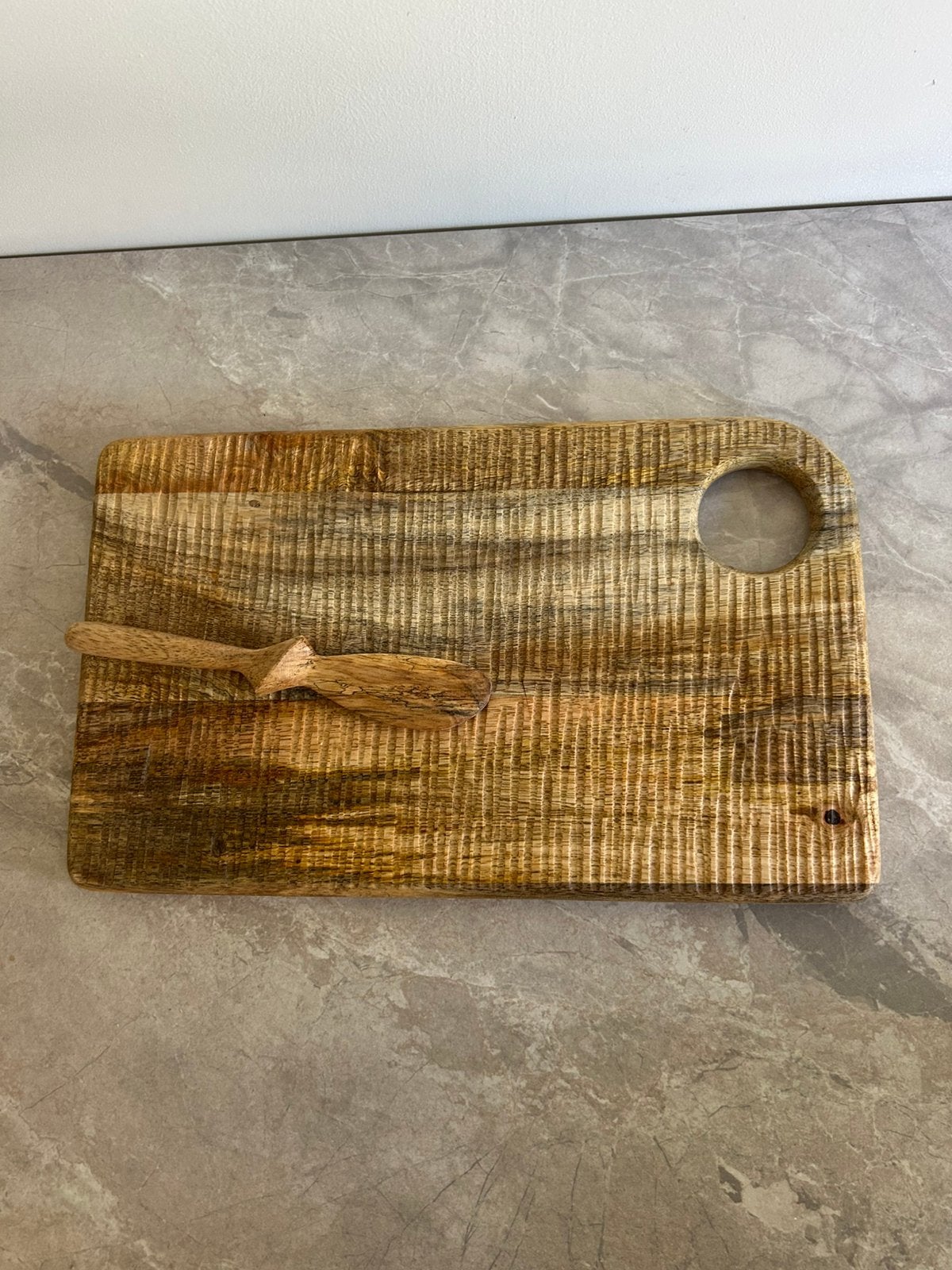 Houten serveerplank / borrelplank / smeermesje, Huis en Inrichting, Woonaccessoires | Dienbladen, Ophalen of Verzenden, Gebruikt