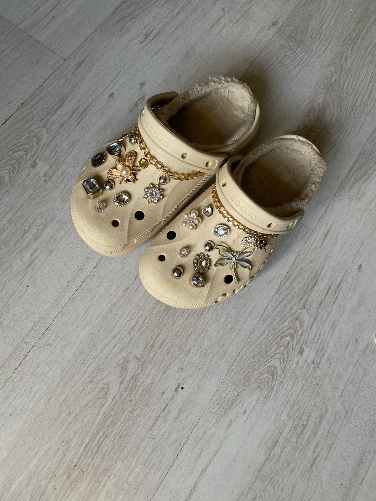 Crocs met bont en bling maat 37, Kleding | Dames, Verzenden, Gedragen, Beige, Slippers