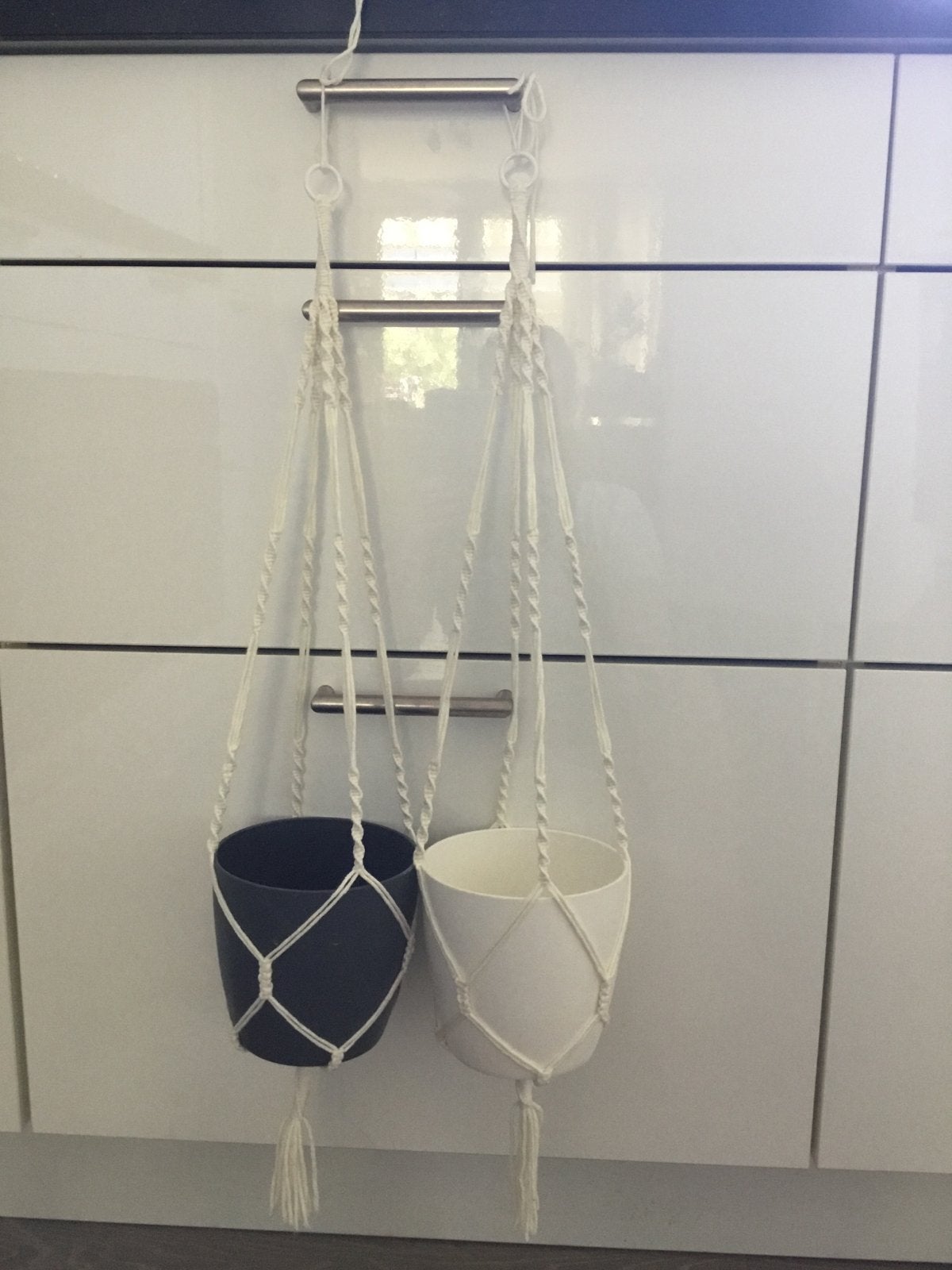 Macramé plantenhangers (2 stuks) voor diverse potmaten, Ophalen, Overige materialen, Rond, Minder dan 25 cm