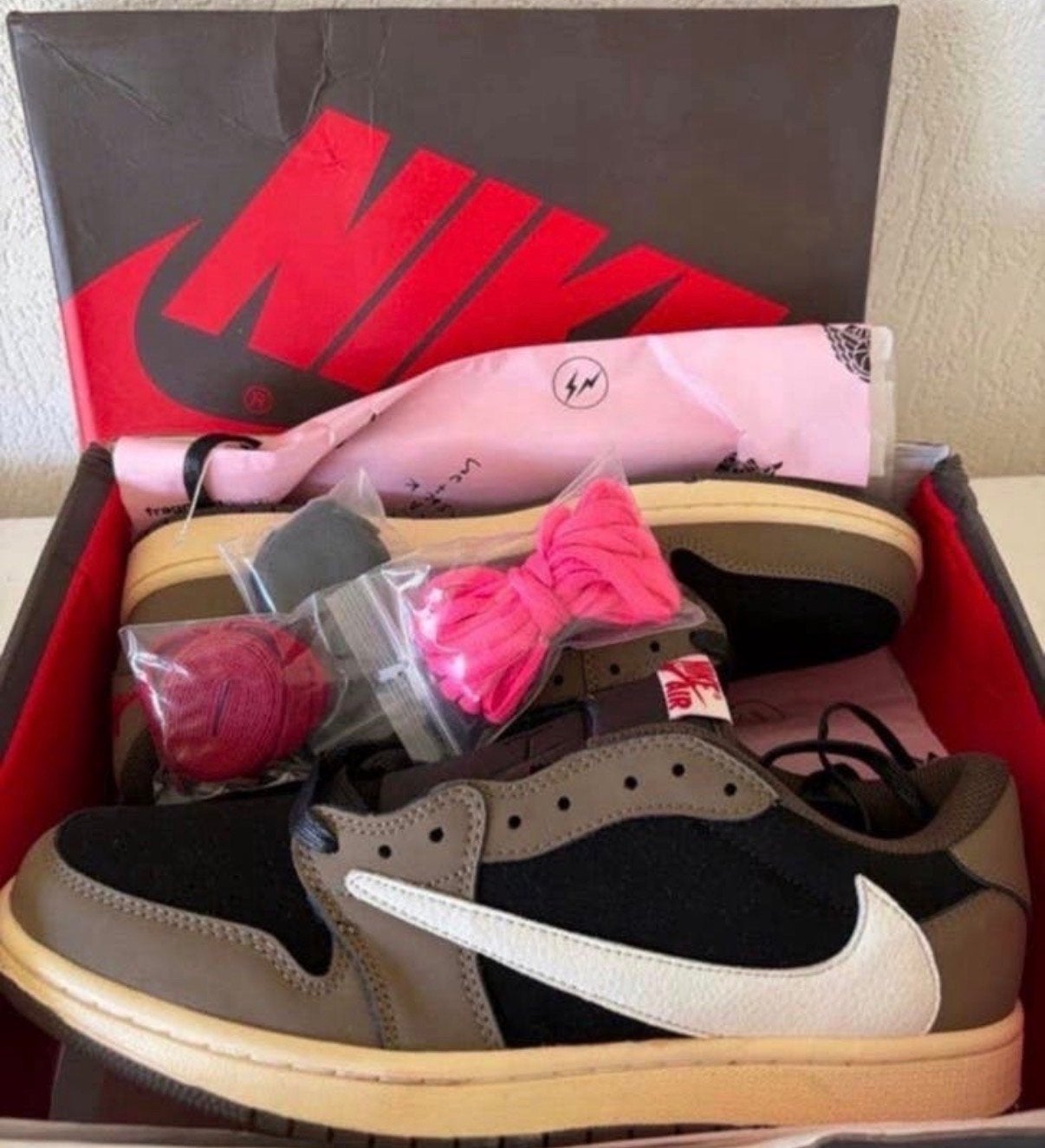 Nike Air Jordan 1 Low Travis Scott Reverse Mocha, Bruin, Nieuw, Ophalen of Verzenden, Sneakers of Gympen