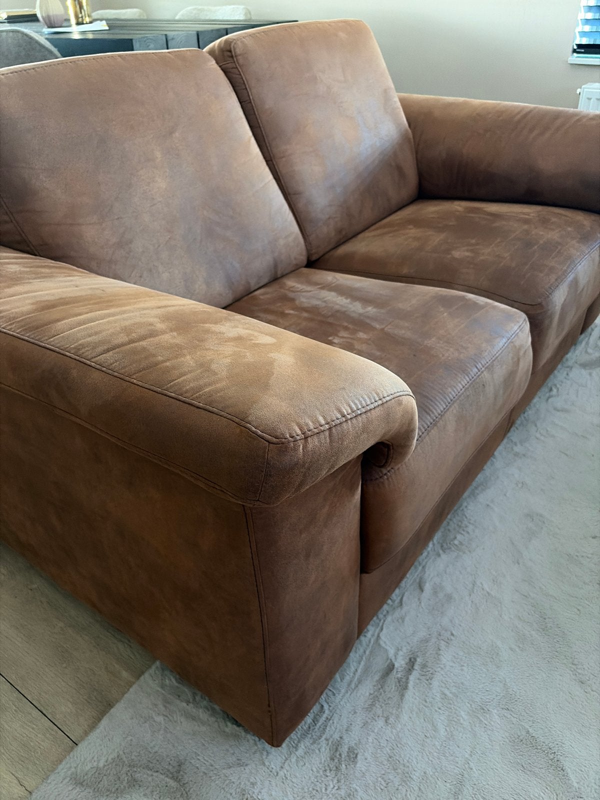 Comfortabele 2-zits bank in bruin leer, Huis en Inrichting, Gebruikt, Tweepersoons, Ophalen of Verzenden, Rechte bank
