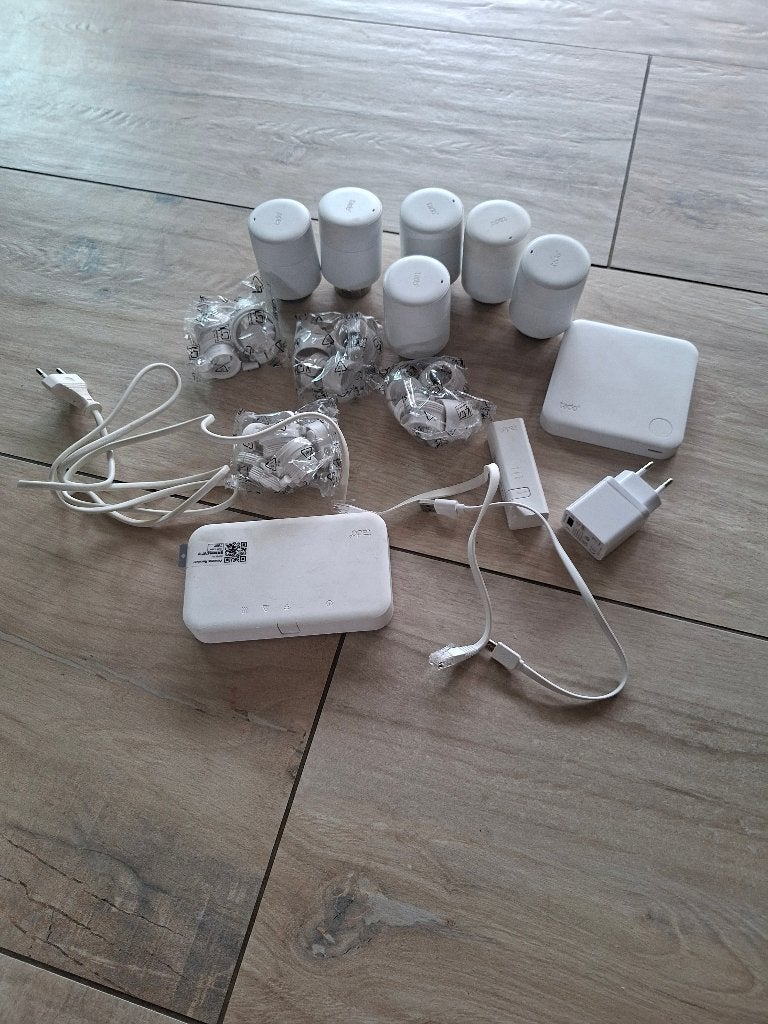 Gebruikte Tado v3+ startset met 6 radiatorknoppen, Doe-het-zelf en Verbouw, Ophalen of Verzenden, Slimme thermostaat, Zo goed als nieuw
