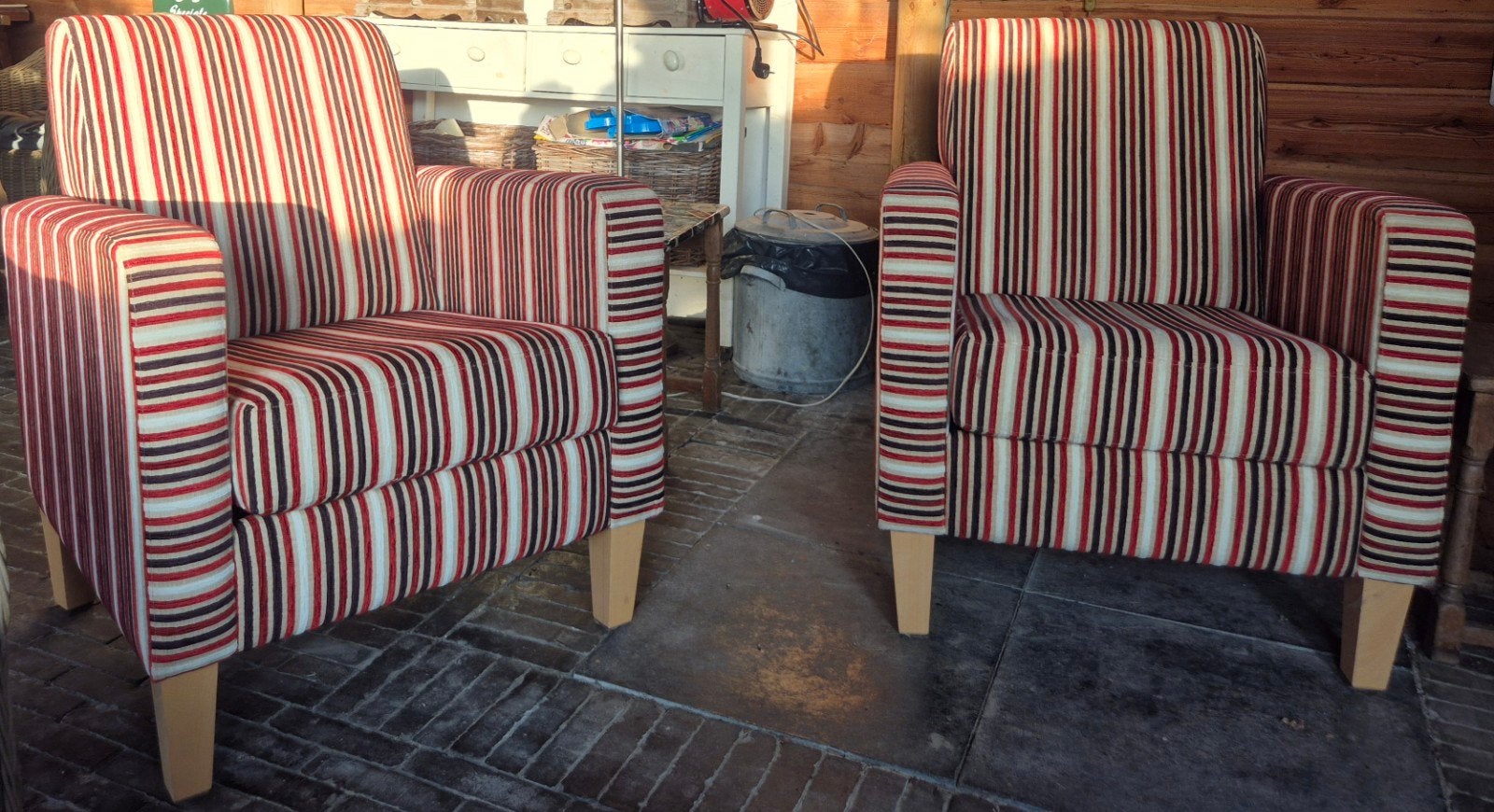 Twee fauteuils gestreept - Roomwit, rood, bruin en, Ophalen, Twee, Overige kleuren, Zo goed als nieuw