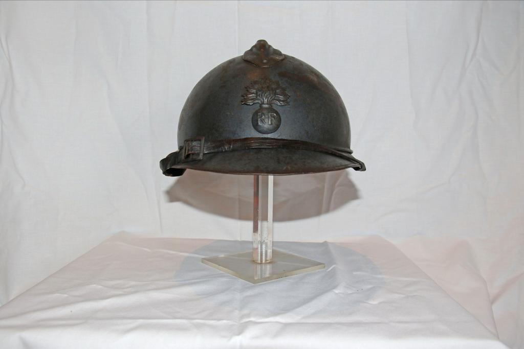 Franse Adrian Helm M15 WO1 - Infanterie, Verzamelen, Militaria | Algemeen, Ophalen of Verzenden, Landmacht, Overige gebieden, Helm of Baret