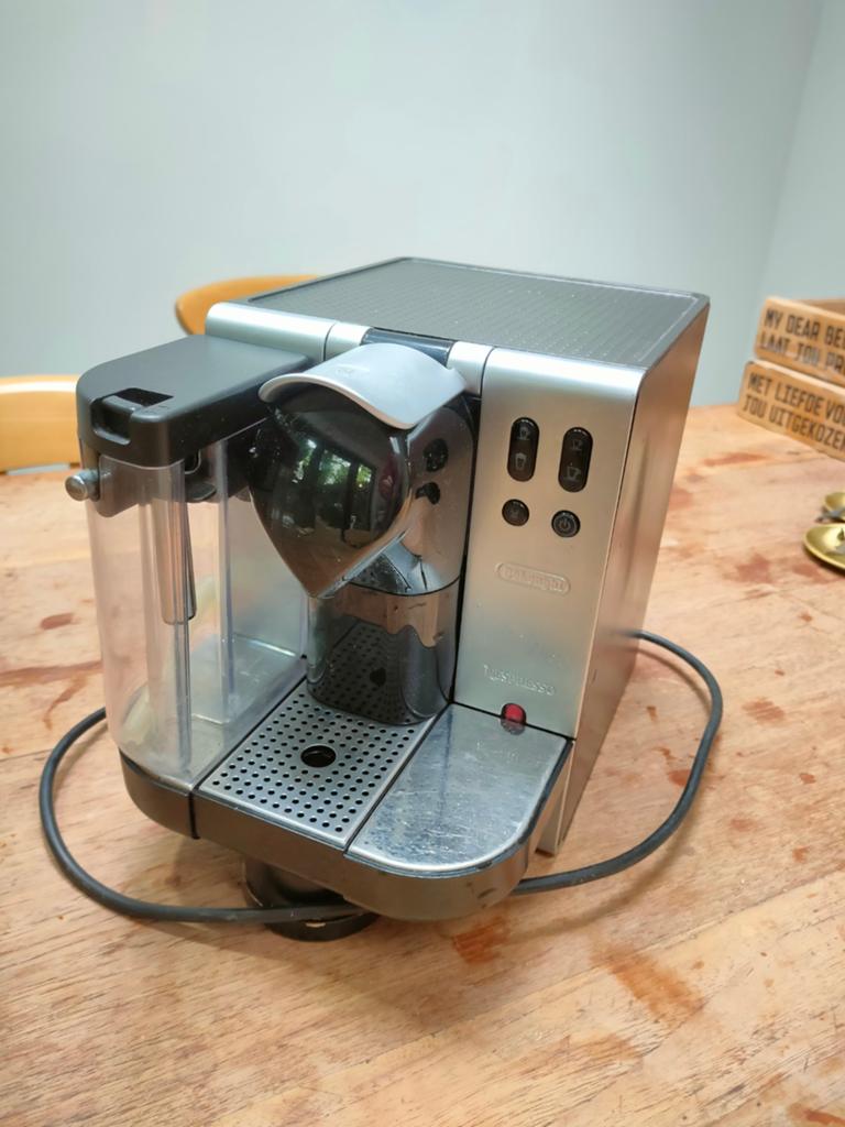 De'Longhi Nespresso apparaat met melkopschuimer, Ophalen, Koffiepads en cups, Gebruikt, Espresso apparaat