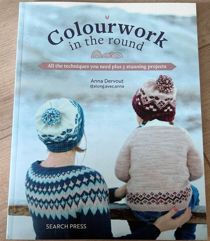 Colourwork in the round! Topdown breien Scandinavie breiboek, Ophalen of Verzenden, Zo goed als nieuw, Breien, Patroon of Boek