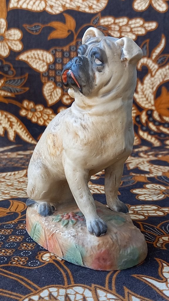 Mooi antiek beeldje uit Duitsland van een mopshond 15,2 cm., Antiek en Kunst, Ophalen of Verzenden