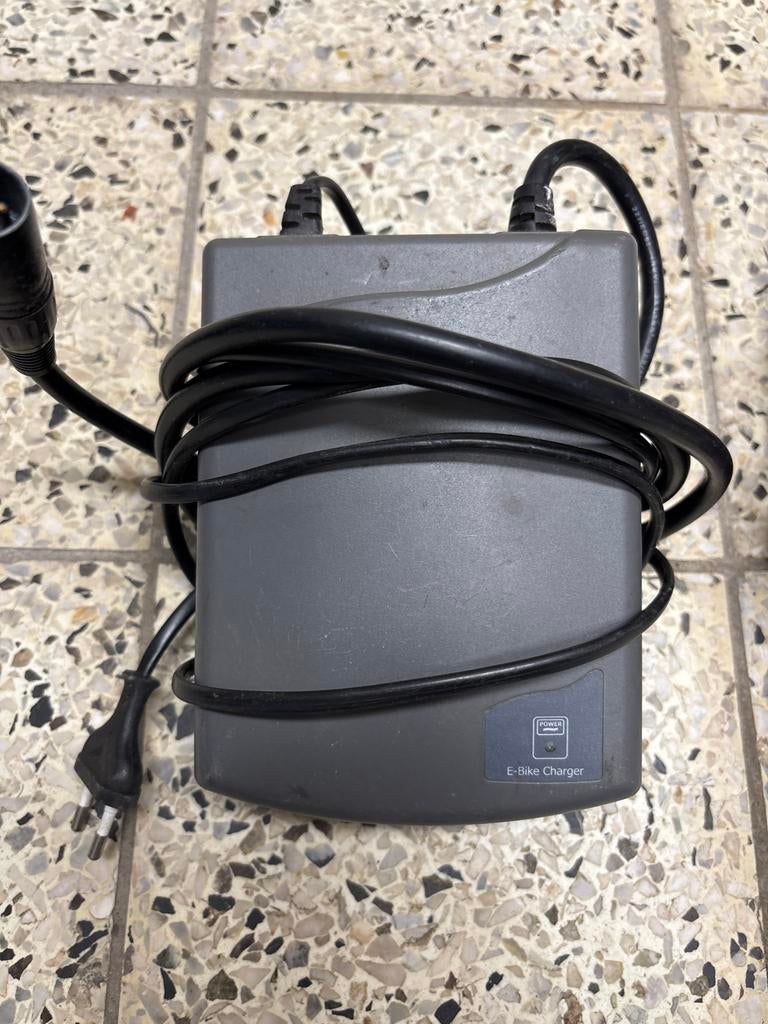 3x M-gear  Oplader - Gebruikt maar functioneel, Ophalen, Gebruikt