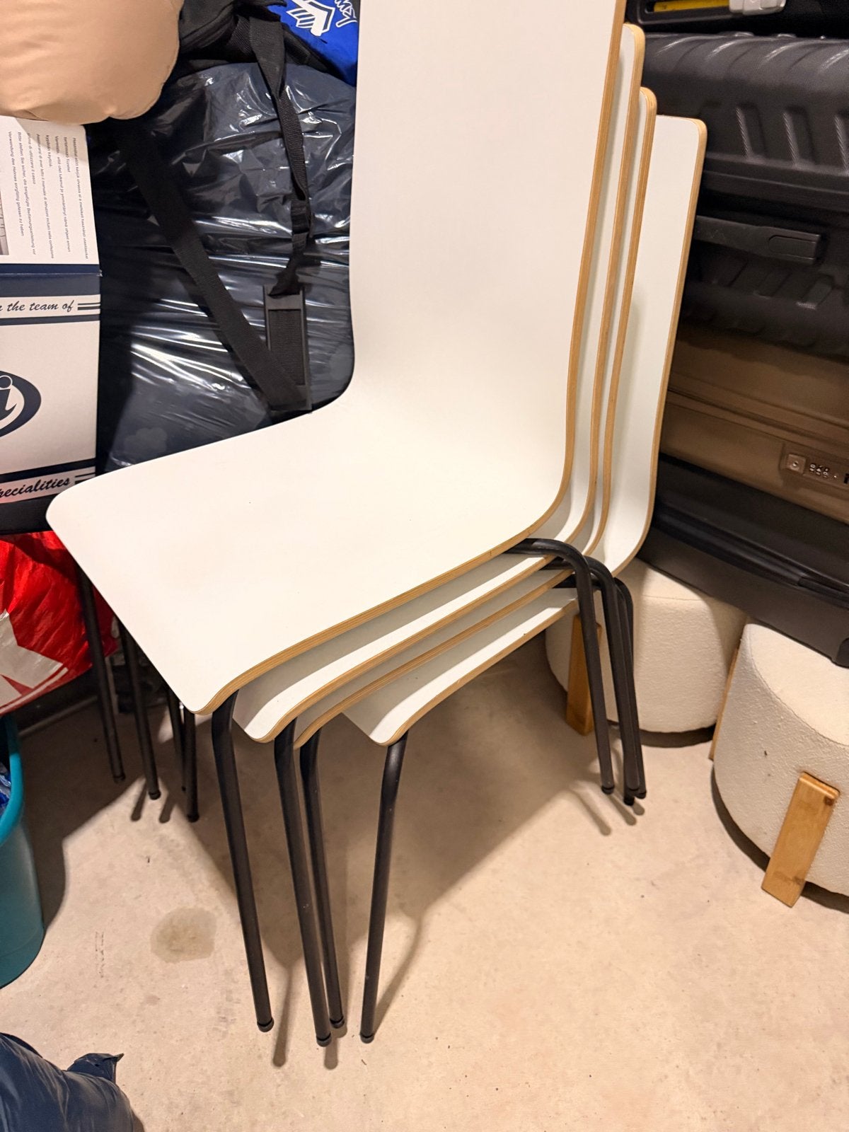 IKEA Set van 4 witte stoelen met metalen onderstel, Ophalen, Gebruikt, Wit, Vier