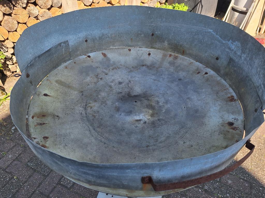 Barbecue / BBQ  RVS  incl. kolen en briketten, Ophalen, Gebruikt, Met accessoires