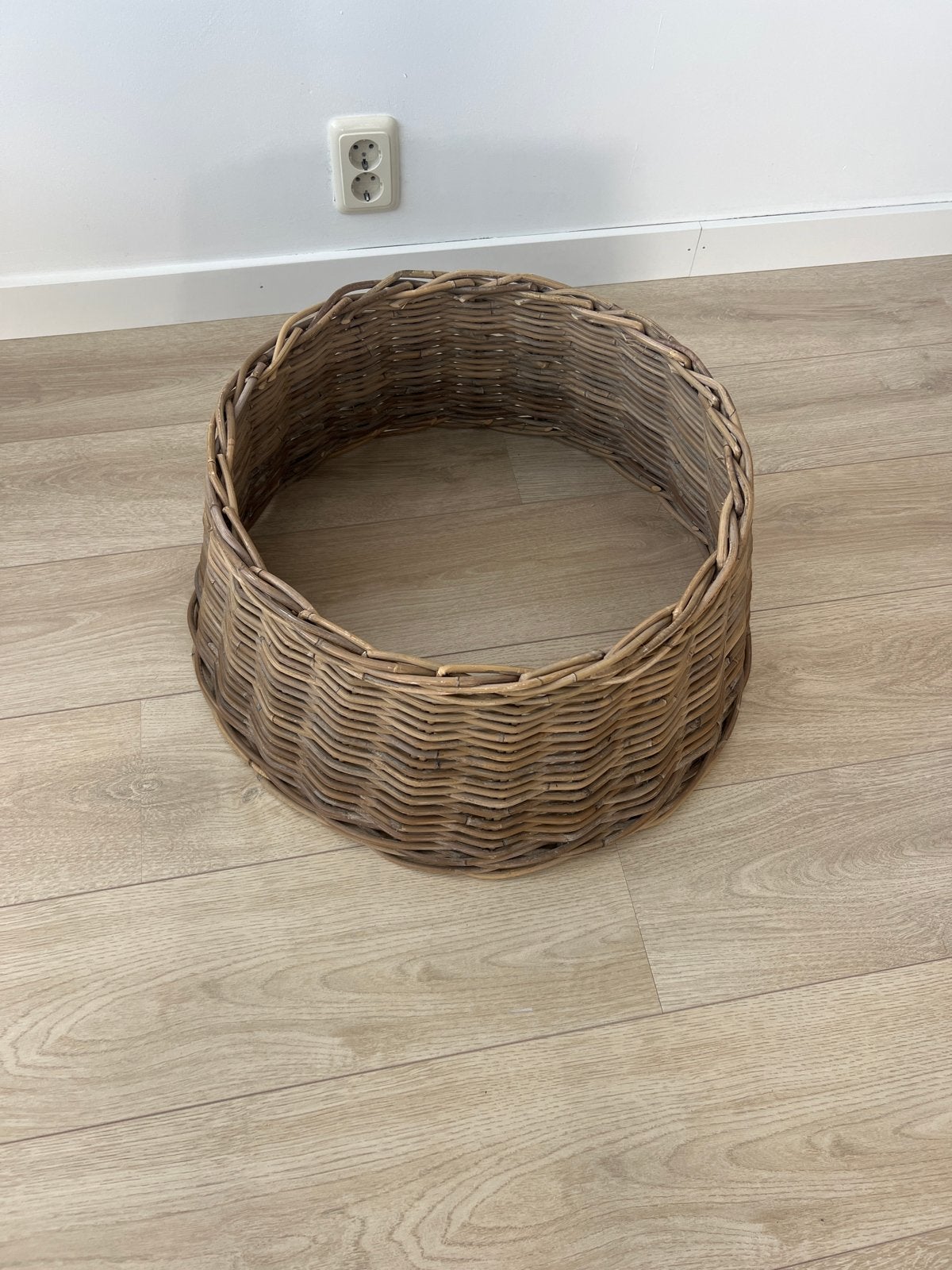 Rotan mand voor kerstboom of decoratie, Ophalen, Gebruikt, Landelijk, Natuurlijk materiaal