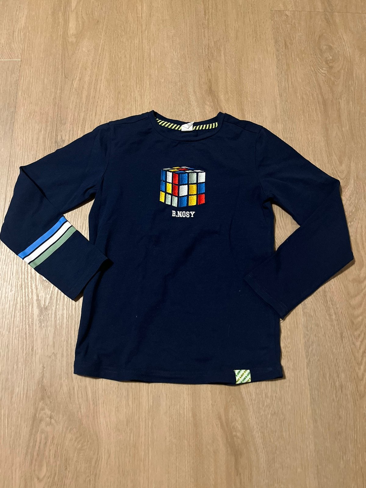 B.nost longsleeve rubiks cube maat 122 / 128 zgan, Kinderen en Baby's, Ophalen of Verzenden, Zo goed als nieuw, Meisje, Shirt of Longsleeve