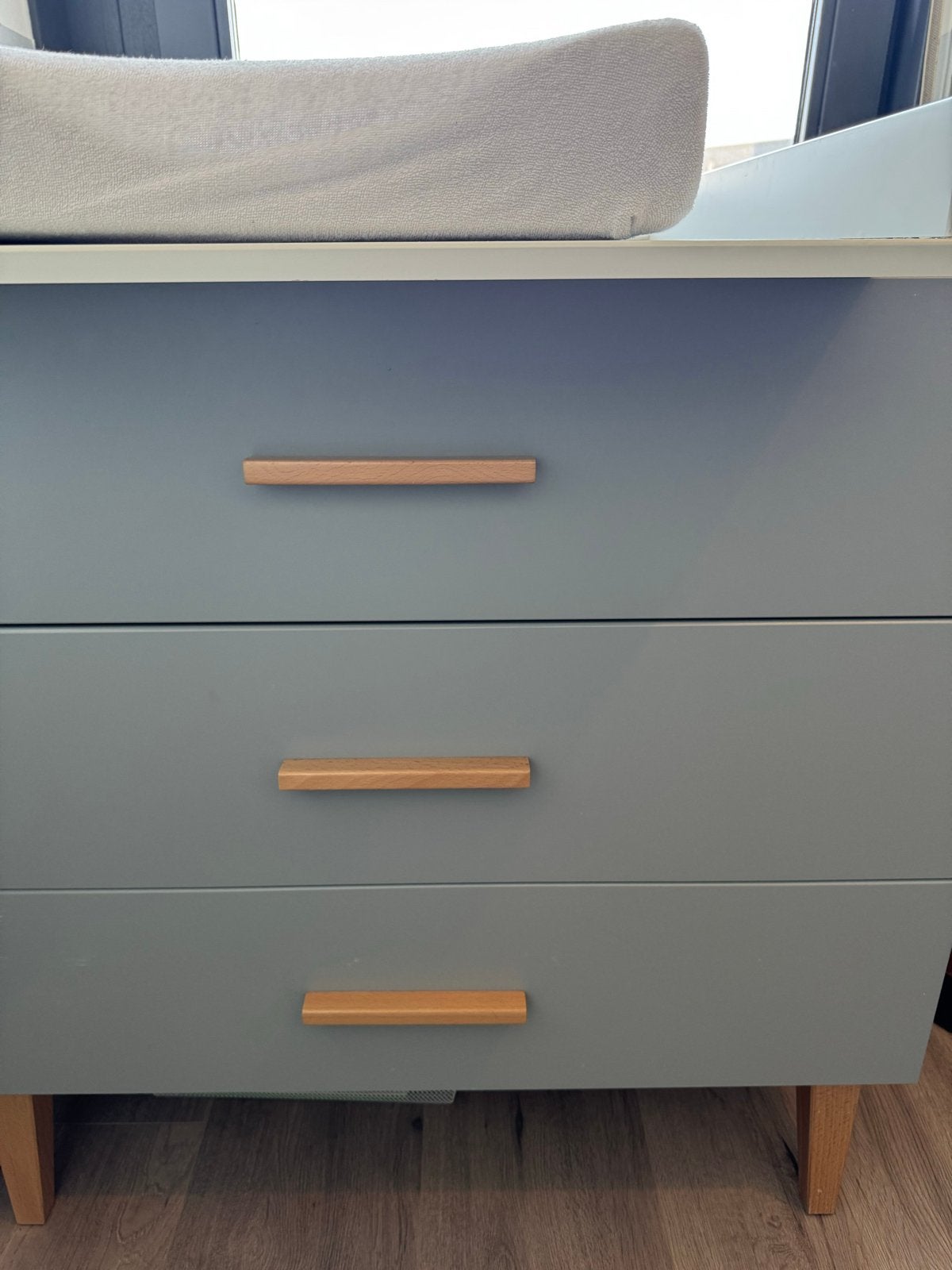 Foto 5 van Babykamer set: Ledikant en Commode (Zo goed als nieuw)