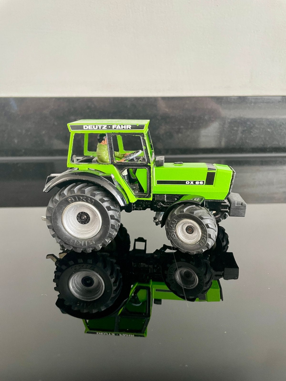 🚜 Siku Deutz Fahr DX86, Ophalen, Zo goed als nieuw, Tractor of Landbouw, SIKU