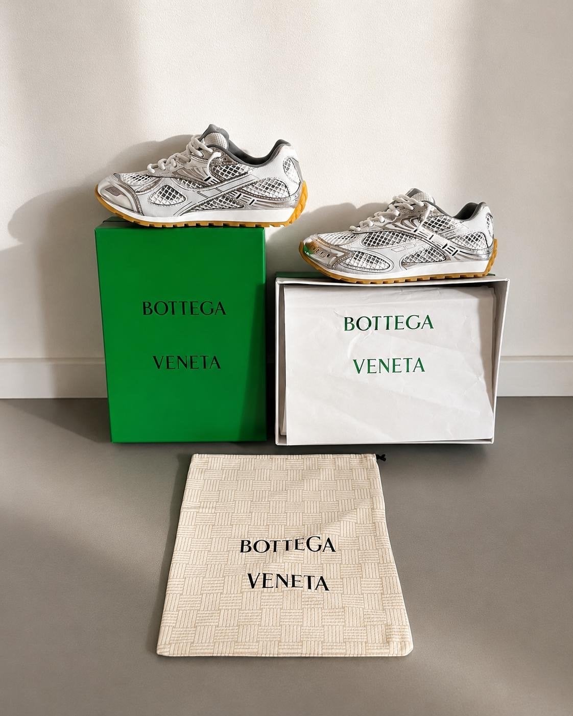 Bottega Veneta Orbit Sneakers Maat 44 Zilver/Wit, Ophalen of Verzenden, Nieuw, Wit, Sneakers of Gympen
