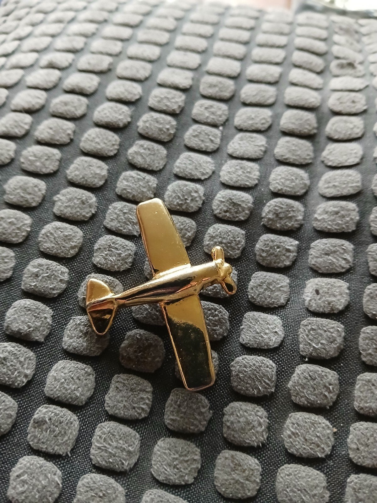 Vliegtuig broche VOOR €6,75 INCL, Ophalen of Verzenden, Zo goed als nieuw, Goud, Overige materialen