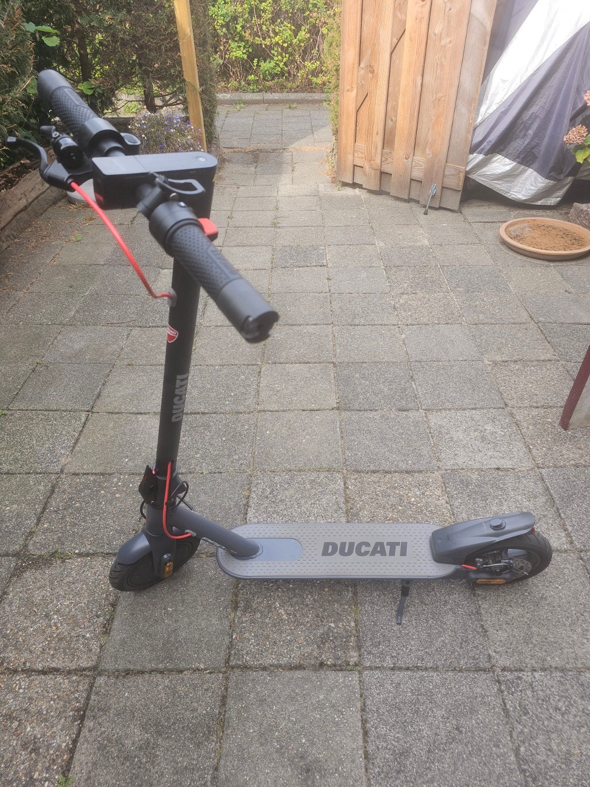 Ducati elektrische step  - Zo goed als nieuw, Ophalen, Zo goed als nieuw, Elektrische step (E-scooter), Ducati