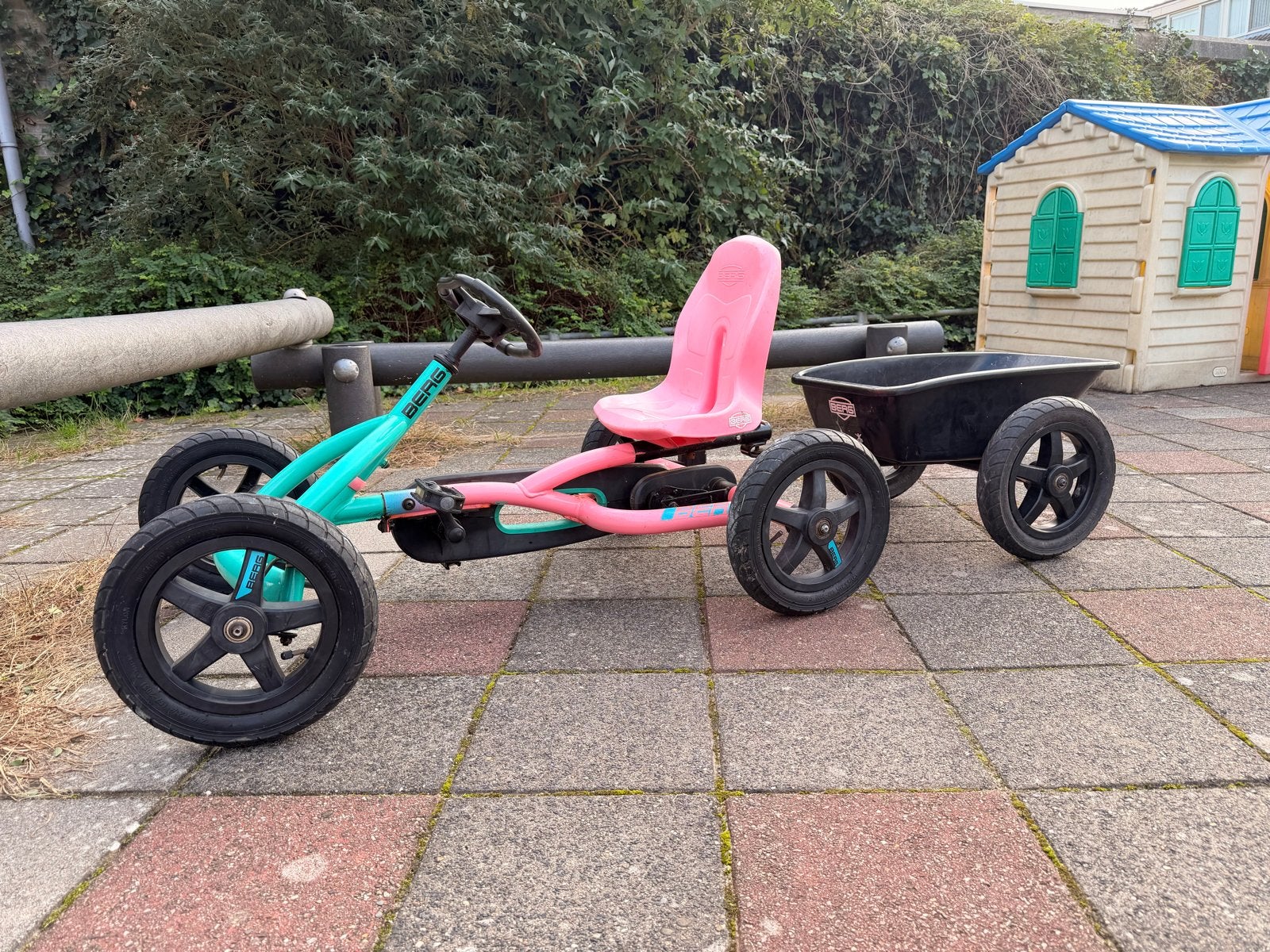 Berg Buddy Skelter met aanhanger - Roze/Turquoise, Ophalen, Gebruikt, Berg, Met kar of aanhanger