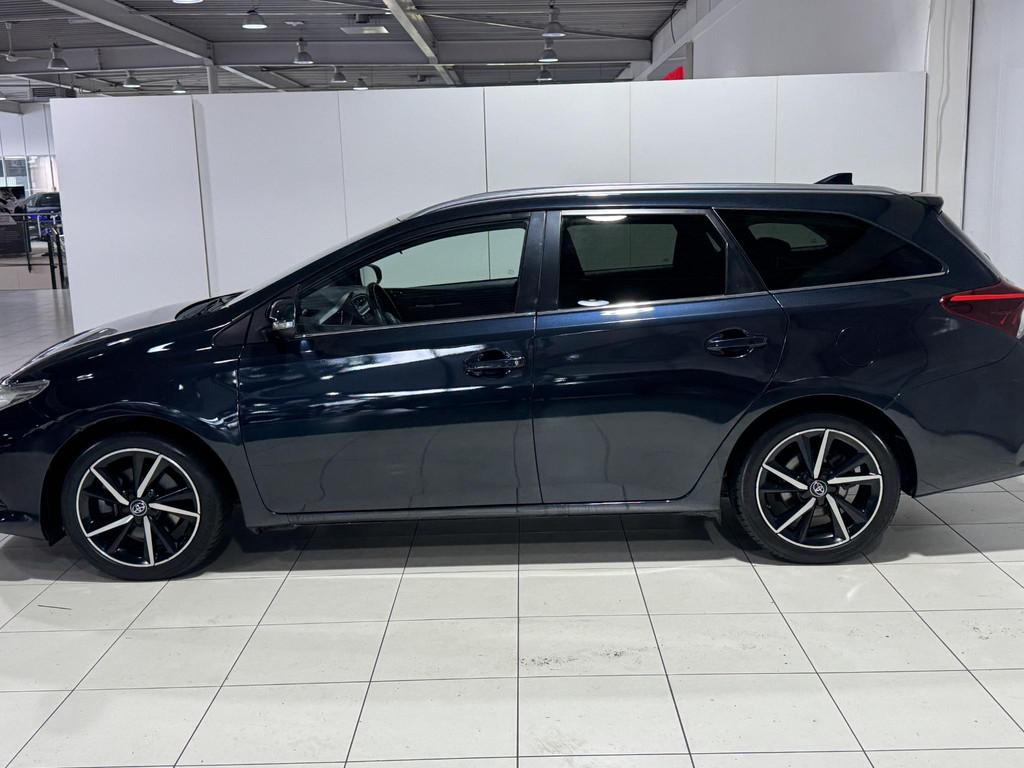 Toyota Auris 1.8 Hybrid Volcano Edition | All season banden, Gebruikt, Euro 6, Blauw, Hybride Elektrisch/Benzine