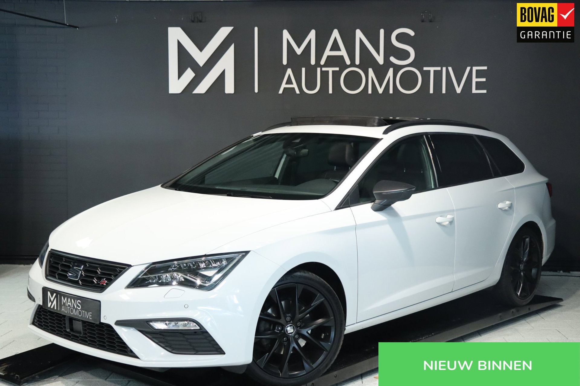 SEAT Leon ST 1.5 TSI FR Black Edition / PANO / VIRTUAL / ACC, Zwart, 4 cilinders, Leon, Wit