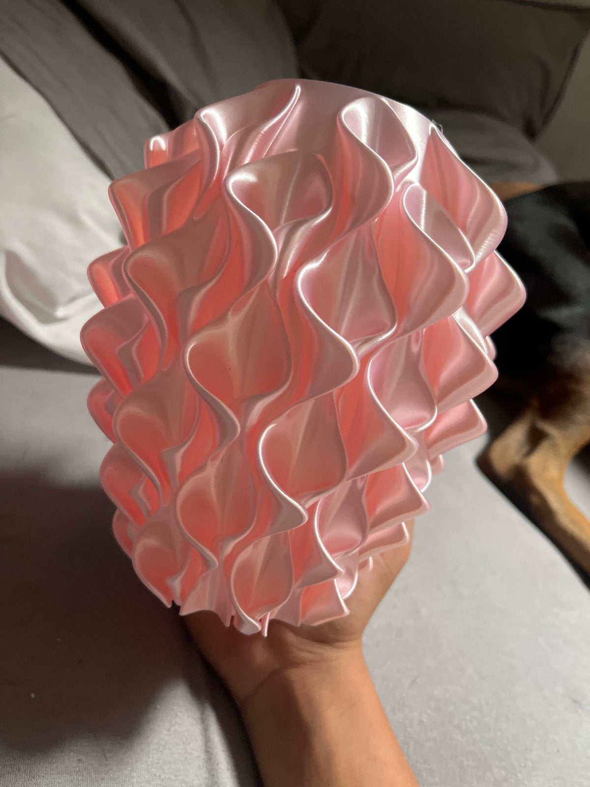 Roze 3D-geprinte vaas met uniek golvend design, Huis en Inrichting, Woonaccessoires | Vazen, Ophalen, Kunststof, 3D-geprint, Zo goed als nieuw