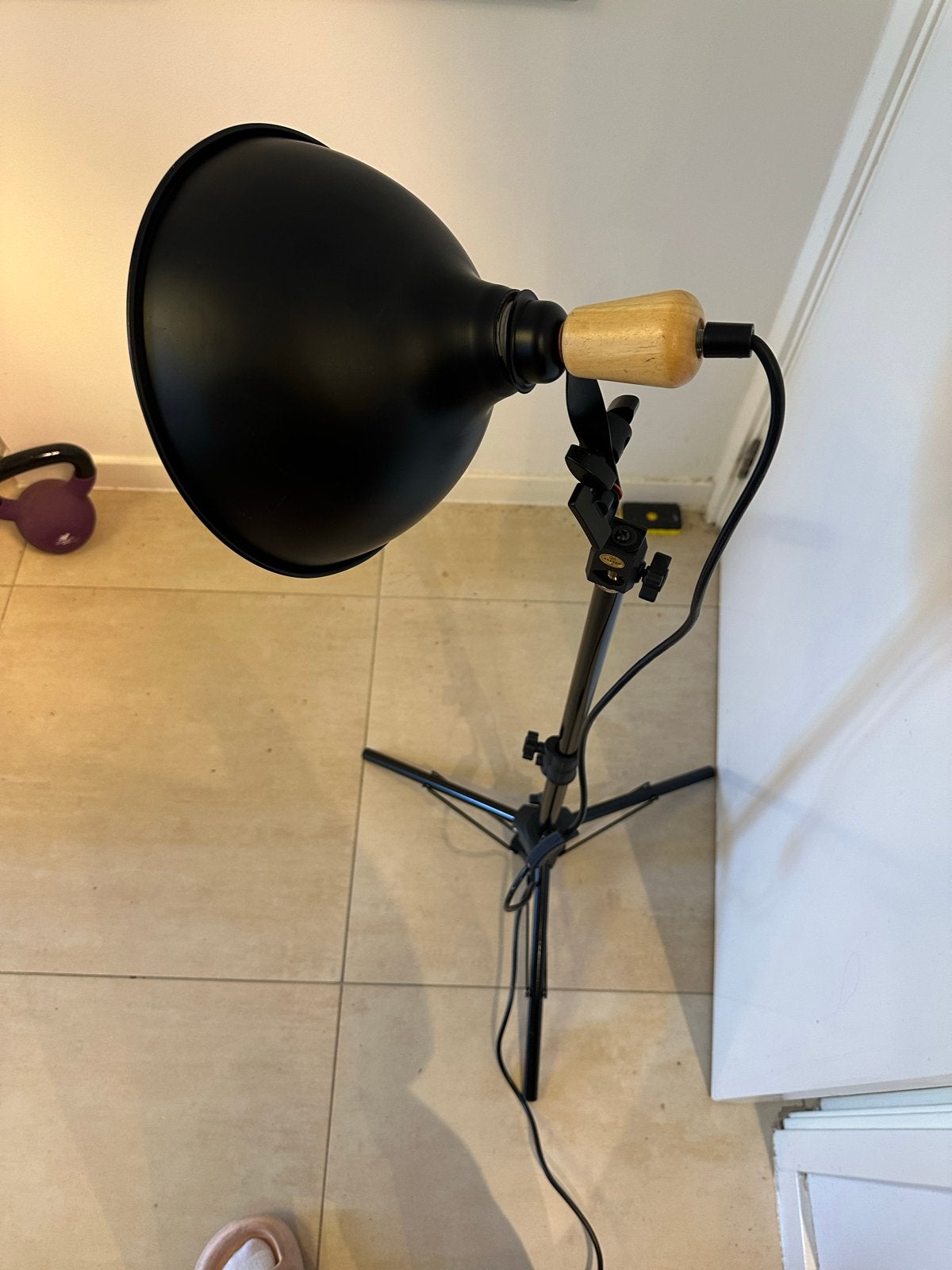 Fotostudio lamp op statief - Zwart met houten accent, Huis en Inrichting, Lampen | Vloerlampen, Ophalen, Gebruikt, 100 tot 150 cm