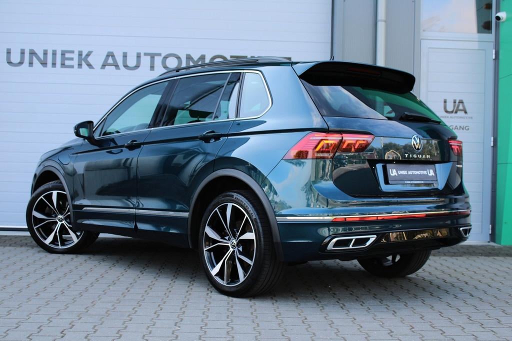 Volkswagen Tiguan 1.4 TSI eHybrid 245PK | 3 x R-LINE | PANO, Auto's, Volkswagen, 1716 kg, Zwart, 4 cilinders, Blauw