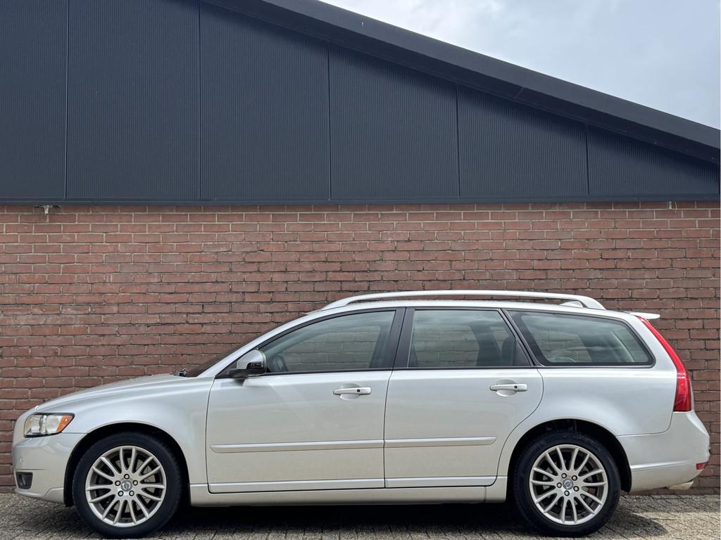Volvo V50 2.5 T5 AWD MOMENTUM | LIMITED EDITION! | TREKHAAK!, Auto's, Euro 5, Gebruikt, 700 kg, 2521 cc