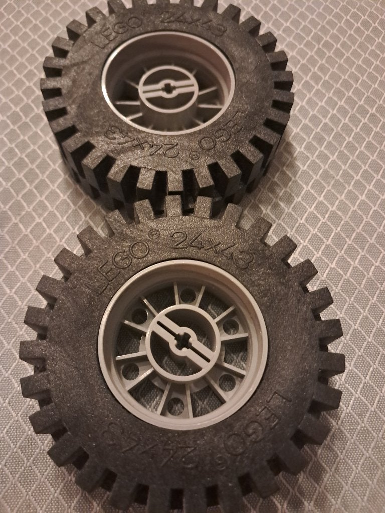 Lego technic banden 24x 43, Lego, Ophalen of Verzenden, Zo goed als nieuw, Technic