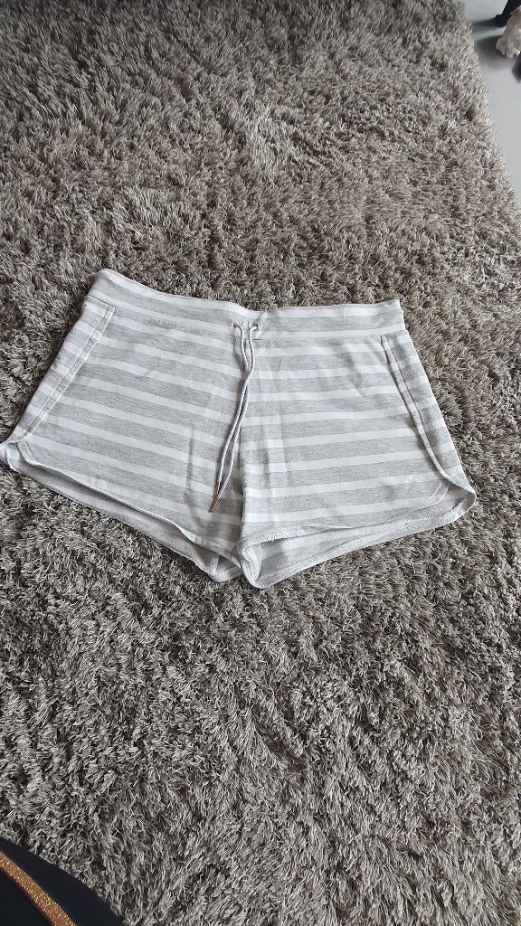 Calvin Klein Short Grijs Wit Minimal Zomer XS, Kort, Ophalen of Verzenden, Zo goed als nieuw, Maat 34 (XS) of kleiner