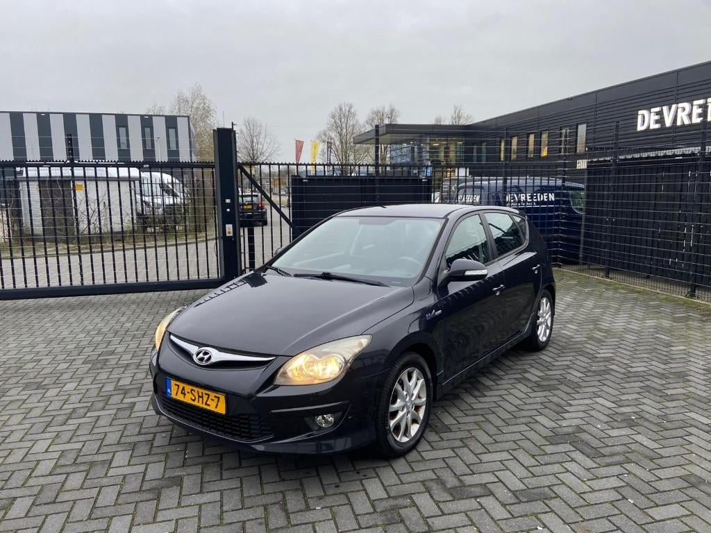 Hyundai i30 1.6 I Cvvt 5DR 2011 Zwart Export of Handel, Auto's, Voorwielaandrijving, Euro 5, Stof, 4 cilinders
