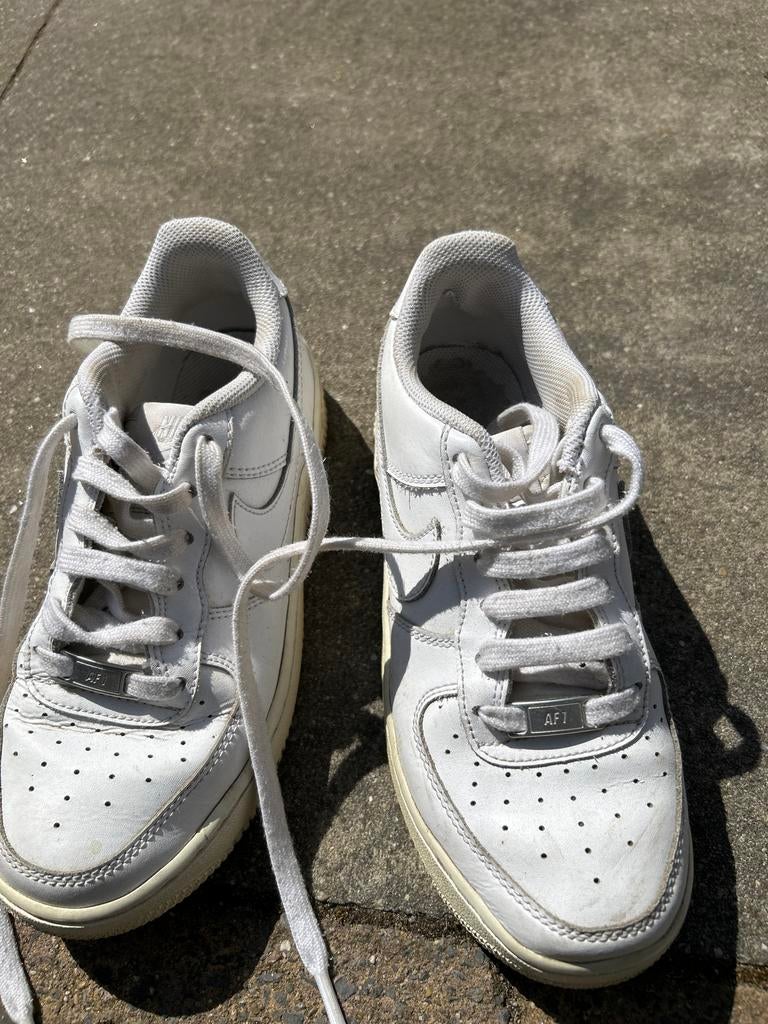 Witte Nike Air Force 1 Sneakers - Maat 36,5, Ophalen of Verzenden, Gedragen, Wit, Sneakers of Gympen