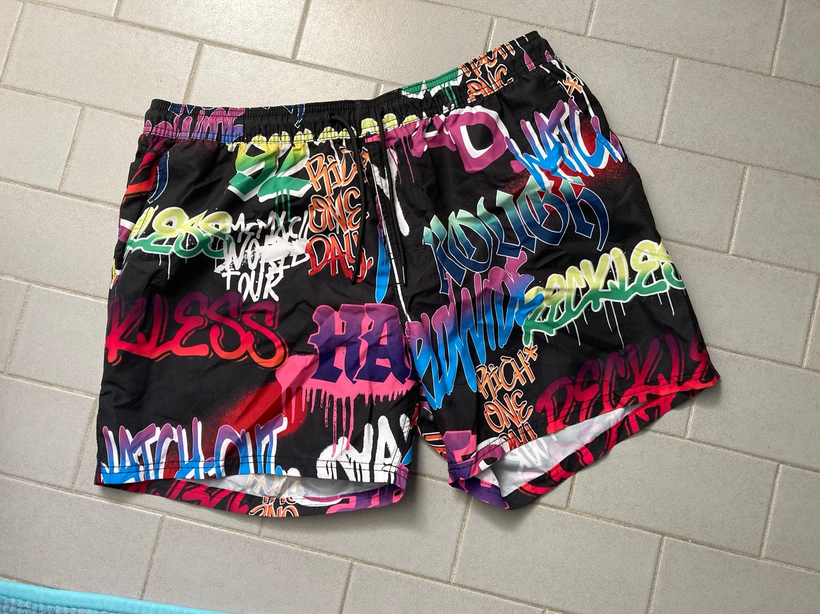 Nieuwe fsbn zwemshort met kleurrijke graffiti print, Verzenden, Maat 56/58 (XL), Meerkleurig