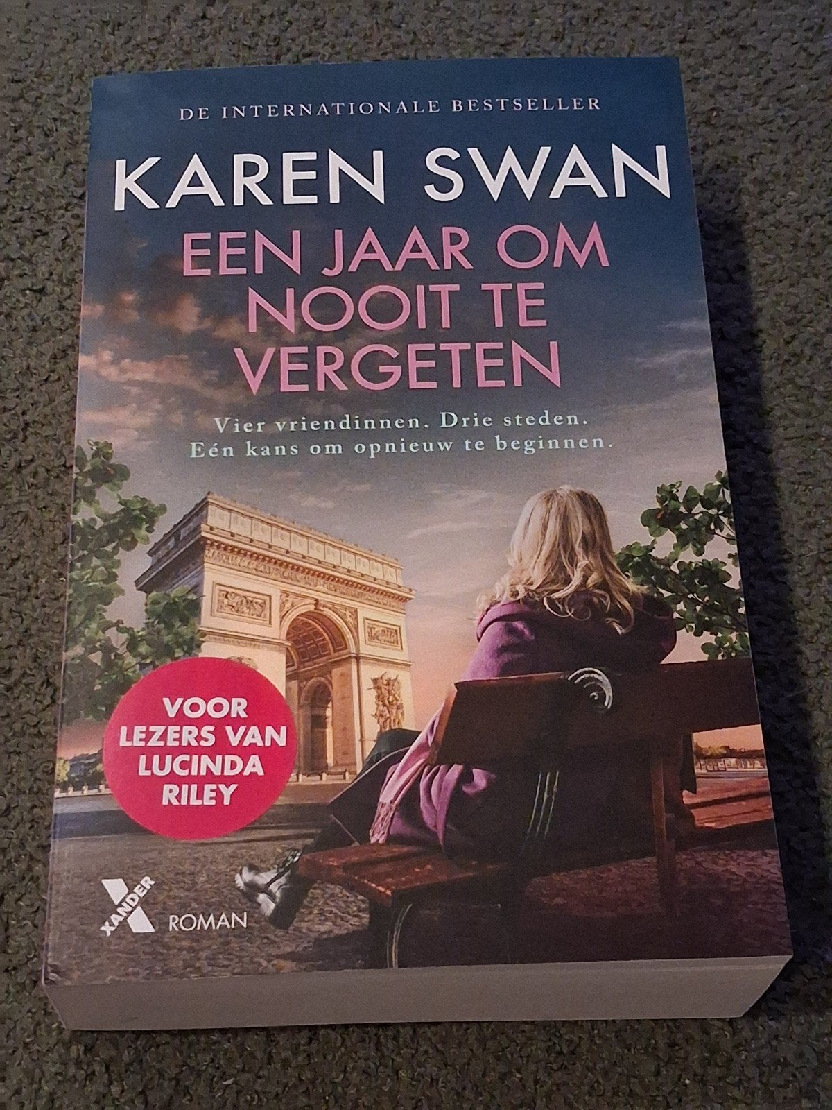 Karen Swan - Een jaar om nooit te vergeten (Roman), Boeken, Ophalen of Verzenden, Zo goed als nieuw, Karen Swan, Nederland