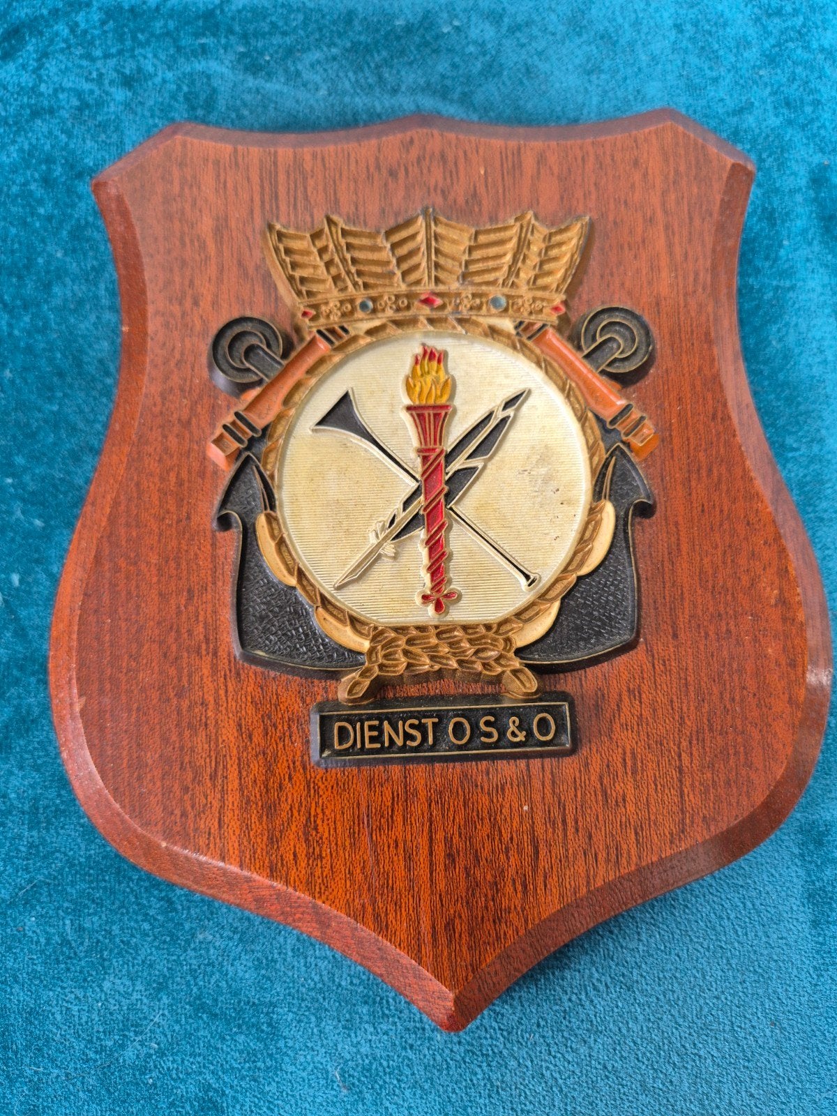 Wapenschild Dienst OS & O Onderhoud, Schoonmaak & Opslag, Ophalen of Verzenden, Landmacht, Nederland, Embleem of Badge
