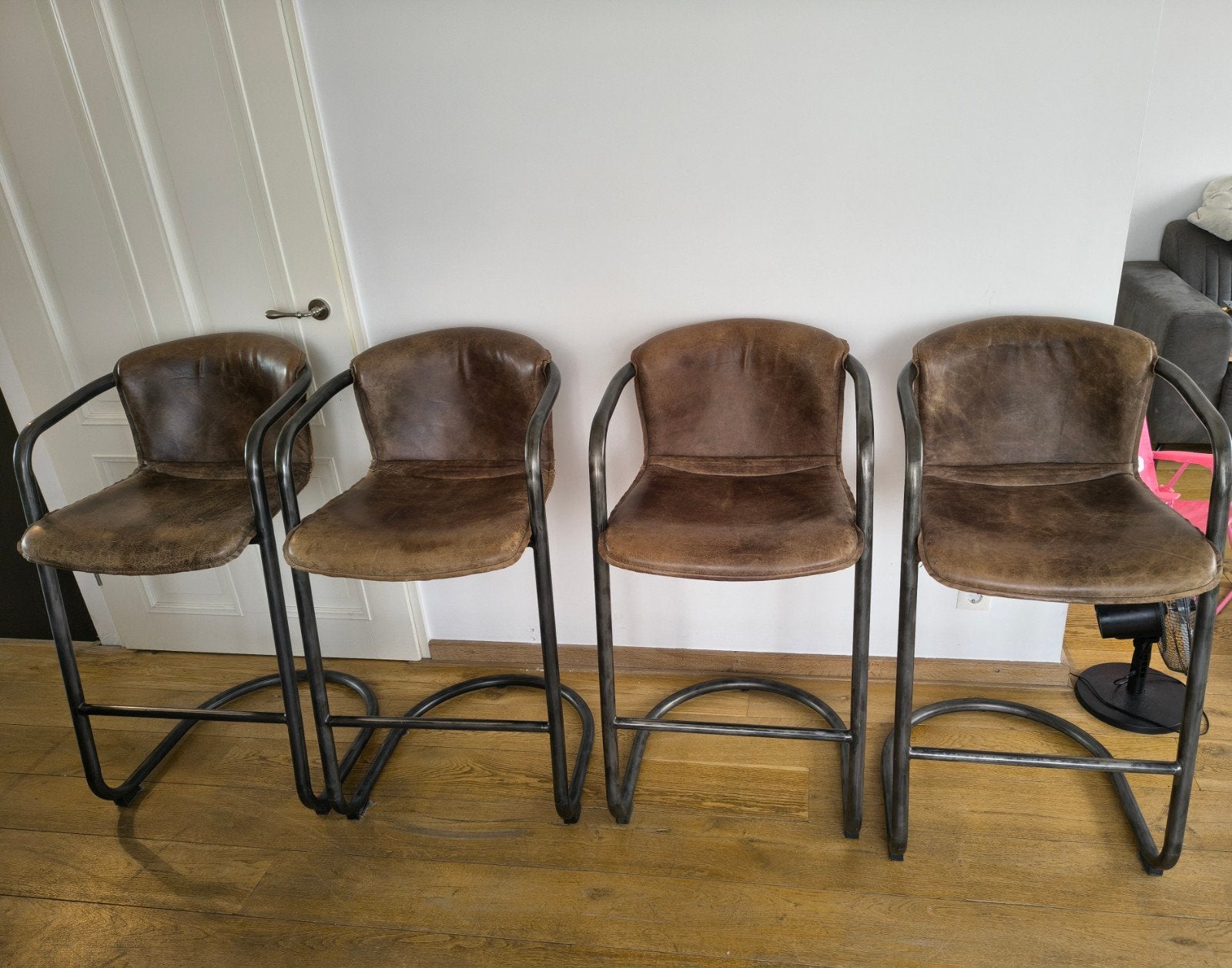 Moe’s Freeman Counter Stool - Set van 4, Ophalen, Gebruikt, Met voetsteun, 60 tot 90 cm