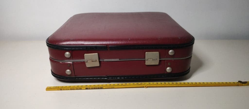 VINTAGE koffer, model stewardess bordeaux rood (K695), Hoogovens, Gebruikt, Minder dan 50 cm, Ophalen of Verzenden