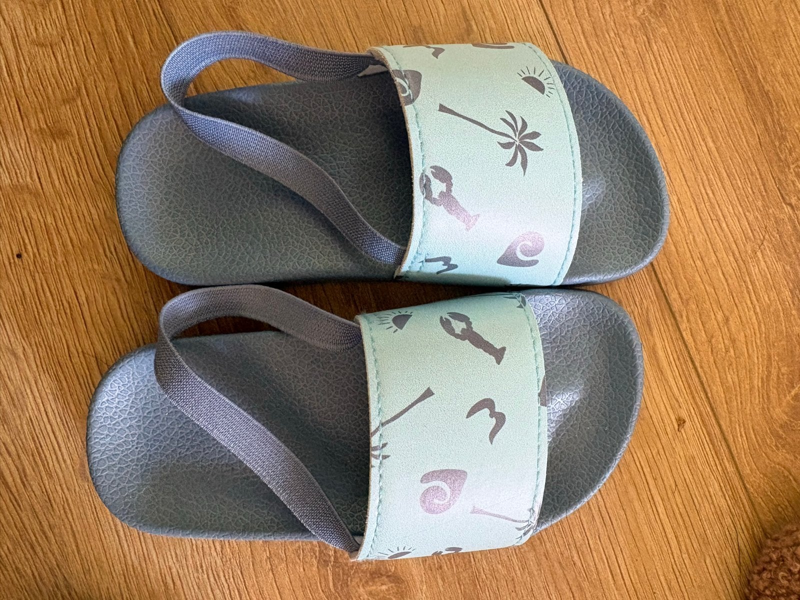 Leuke blauwe slippers met zeedieren voor kinderen maat 22/23, Ophalen of Verzenden, Nieuw, Jongen of Meisje, Overige typen