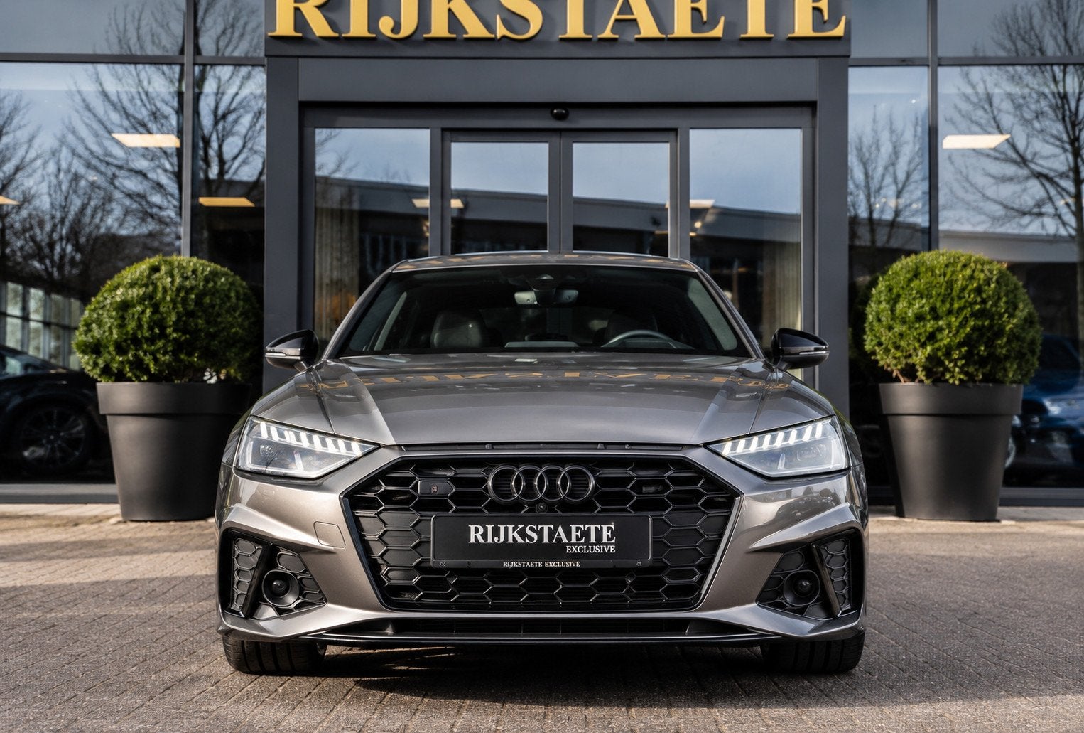 Audi A4 Avant 40 TDI|PANO|TREKHAAK|MASSAGE|ACC|19''|HEAD-UP, Met garantie (alle), A4, 23 km/l, Leder