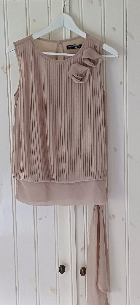 Prachtige plissé blouse van rinascimento    maat S, Verzenden, Beige, Rinascimento, Zo goed als nieuw