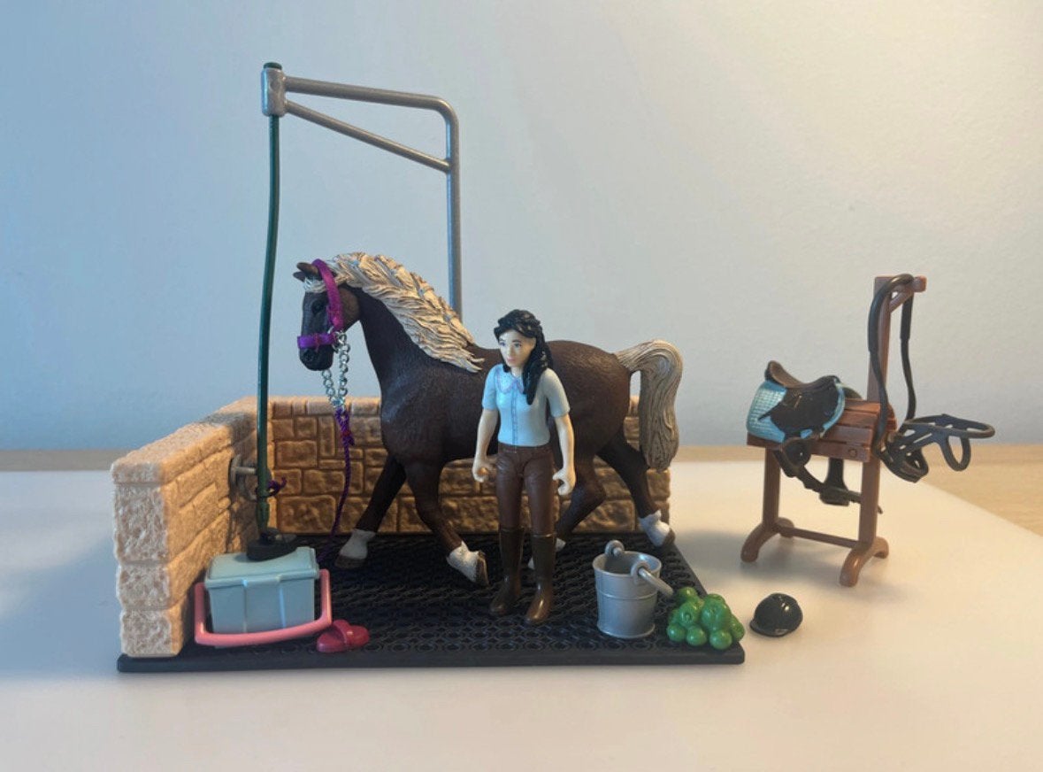 Wasplaats en paard van Schleich, Verzamelen, Ophalen of Verzenden, Zo goed als nieuw