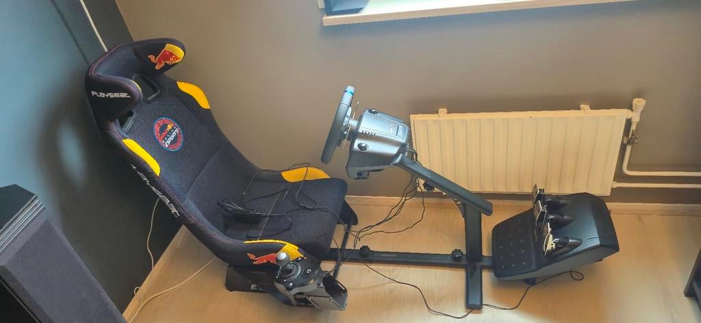 Playseat Red Bull Racing Esports met Logitech G29, Spelcomputers en Games, Ophalen, 1 speler, Racen en Vliegen, Zo goed als nieuw