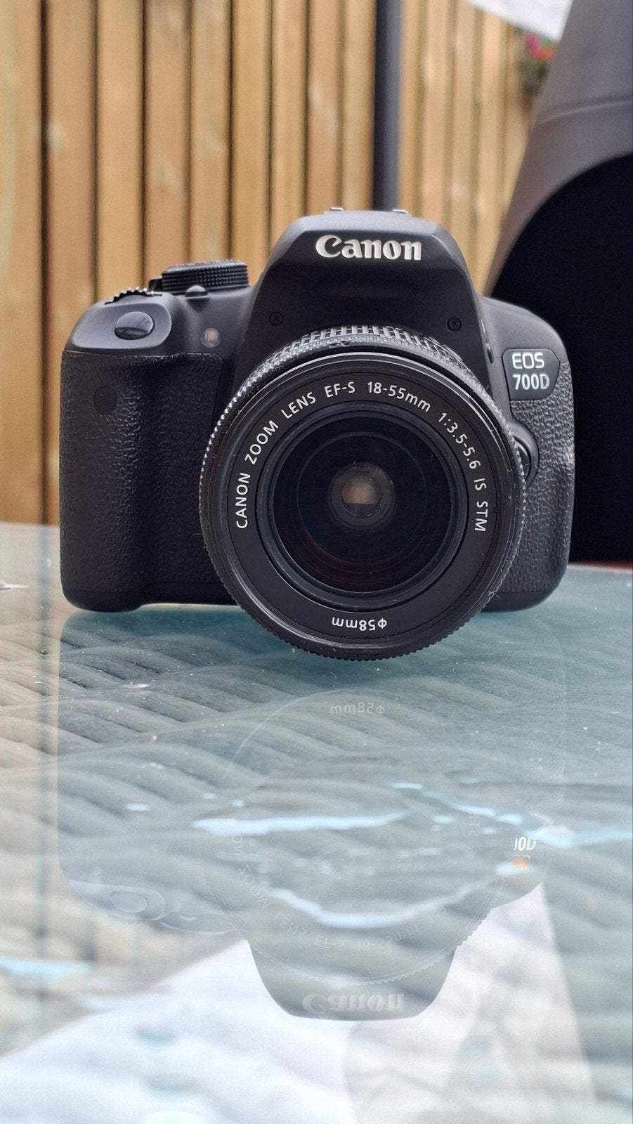 Canon EOS 700D camera + EF-S 18-55mm cameralens + assecoires, Ophalen, Gebruikt, Spiegelreflex, Lensdop