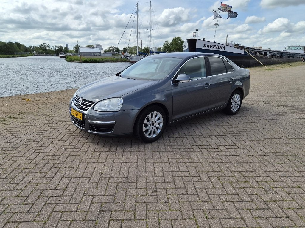 Volkswagen Jetta 1.4 TSI 103KW airco 2009 Grijs apk 04-2027, Voorwielaandrijving, Zwart, 4 cilinders, Particulier