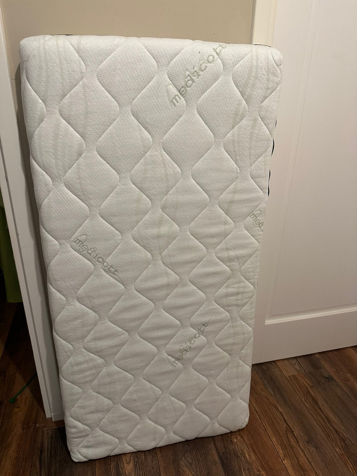 Ledikant matras 60x120 met 2 hoeslakens, Ophalen, Zo goed als nieuw, Ledikant