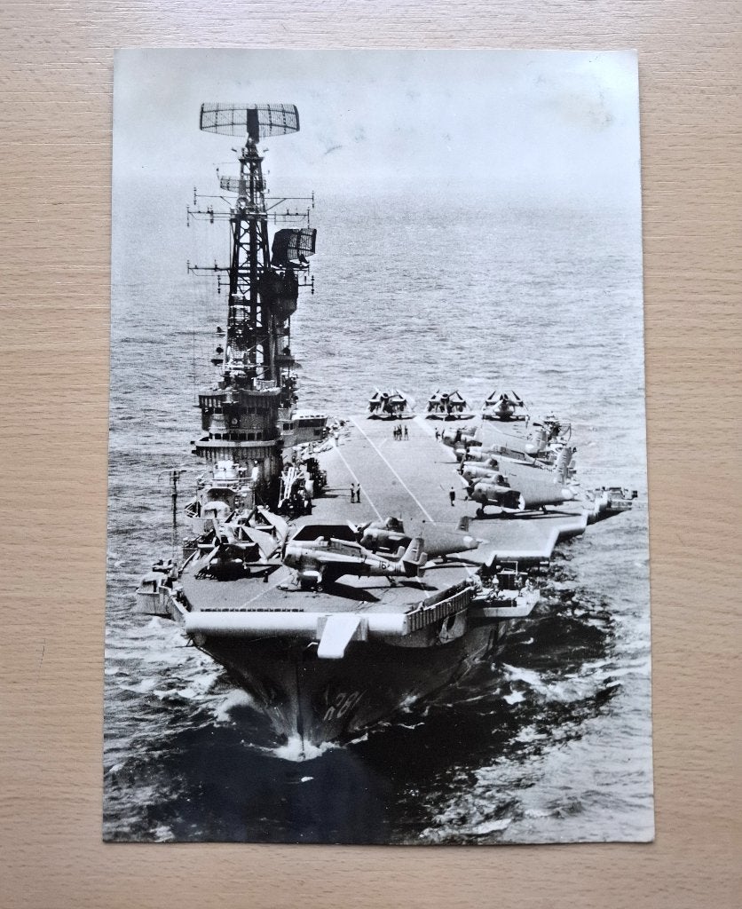 echte foto marine vliegdekschip Karel Doorman(R81) 1950-1960, Verzenden, Marine, Nederland, Foto of Poster