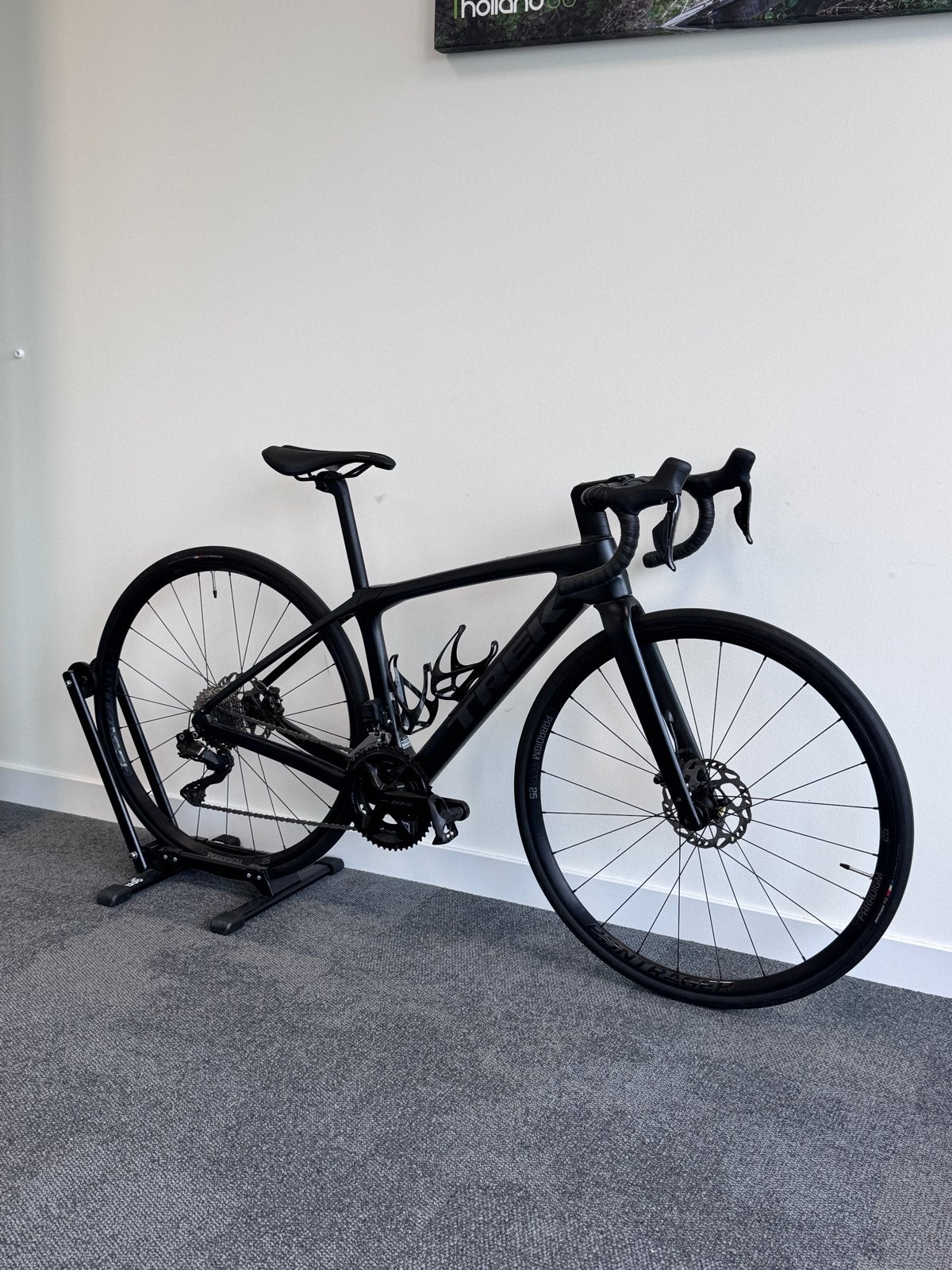 Trek Madone SL6 Di2 2025 Zwart - 47CM - Shimano 105 Di2, Fietsen en Brommers, Fietsen | Heren | Sportfietsen en Toerfietsen, 28 inch