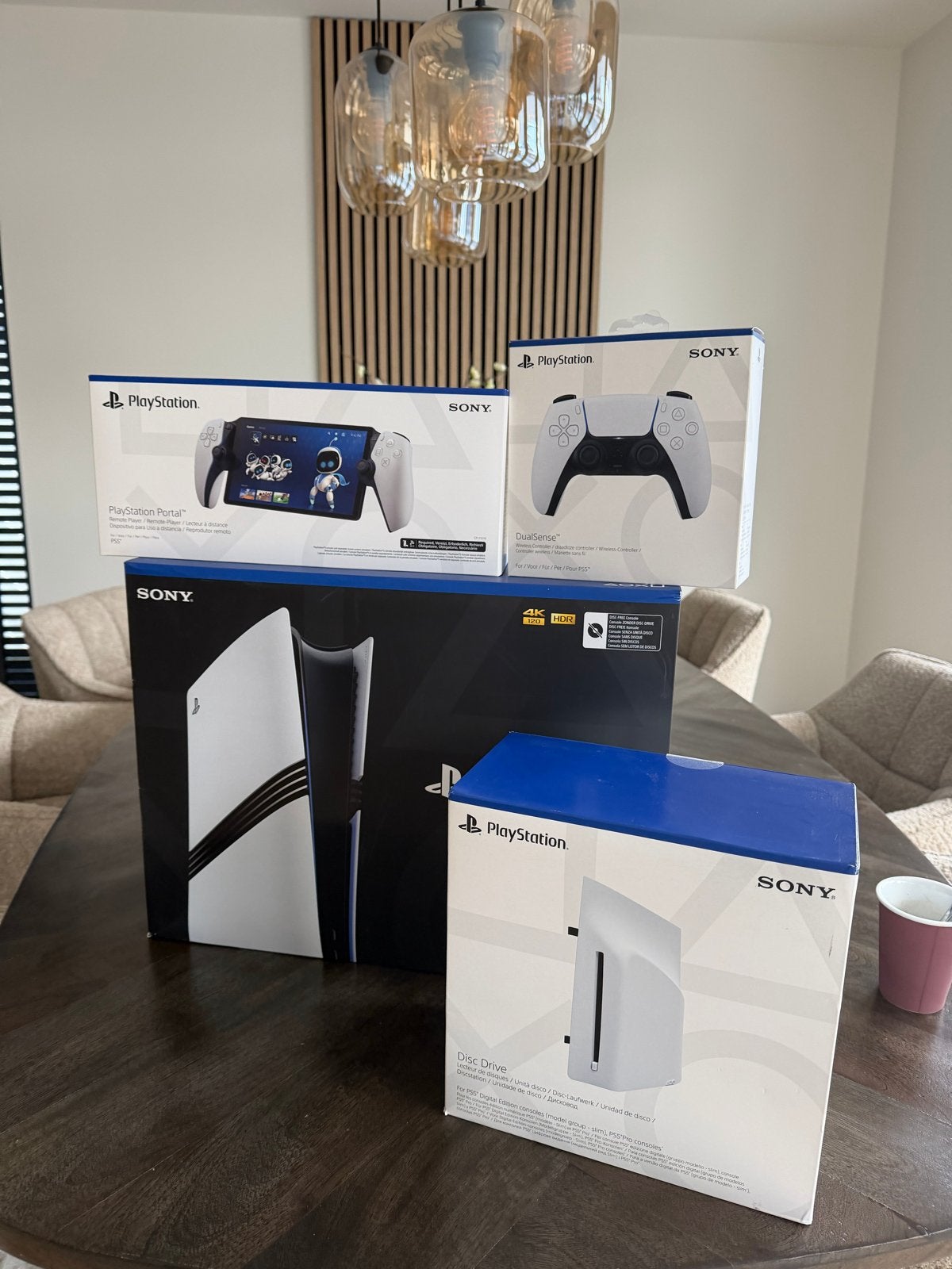 Foto 3 van PlayStation 5 Pro 2TB Bundel met Portal en Extra's