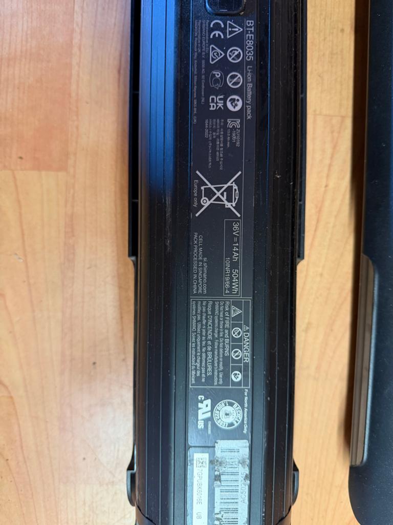 Shimano BT-E8035 E-bike accu met lader en cover, Ophalen of Verzenden, Zo goed als nieuw