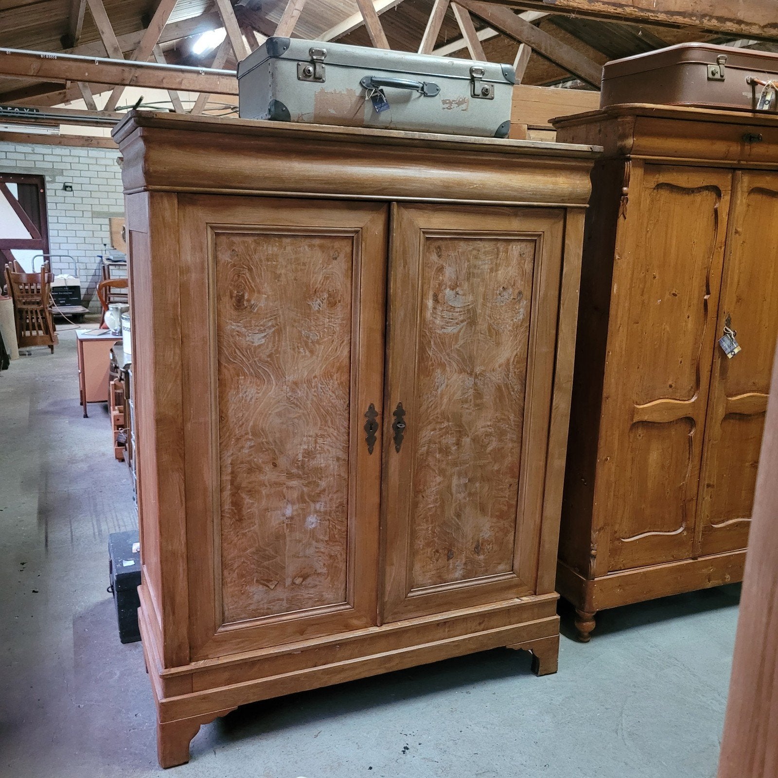 Foto 5 van Brocante oude eiken demontabele kast kledingkast servieskast